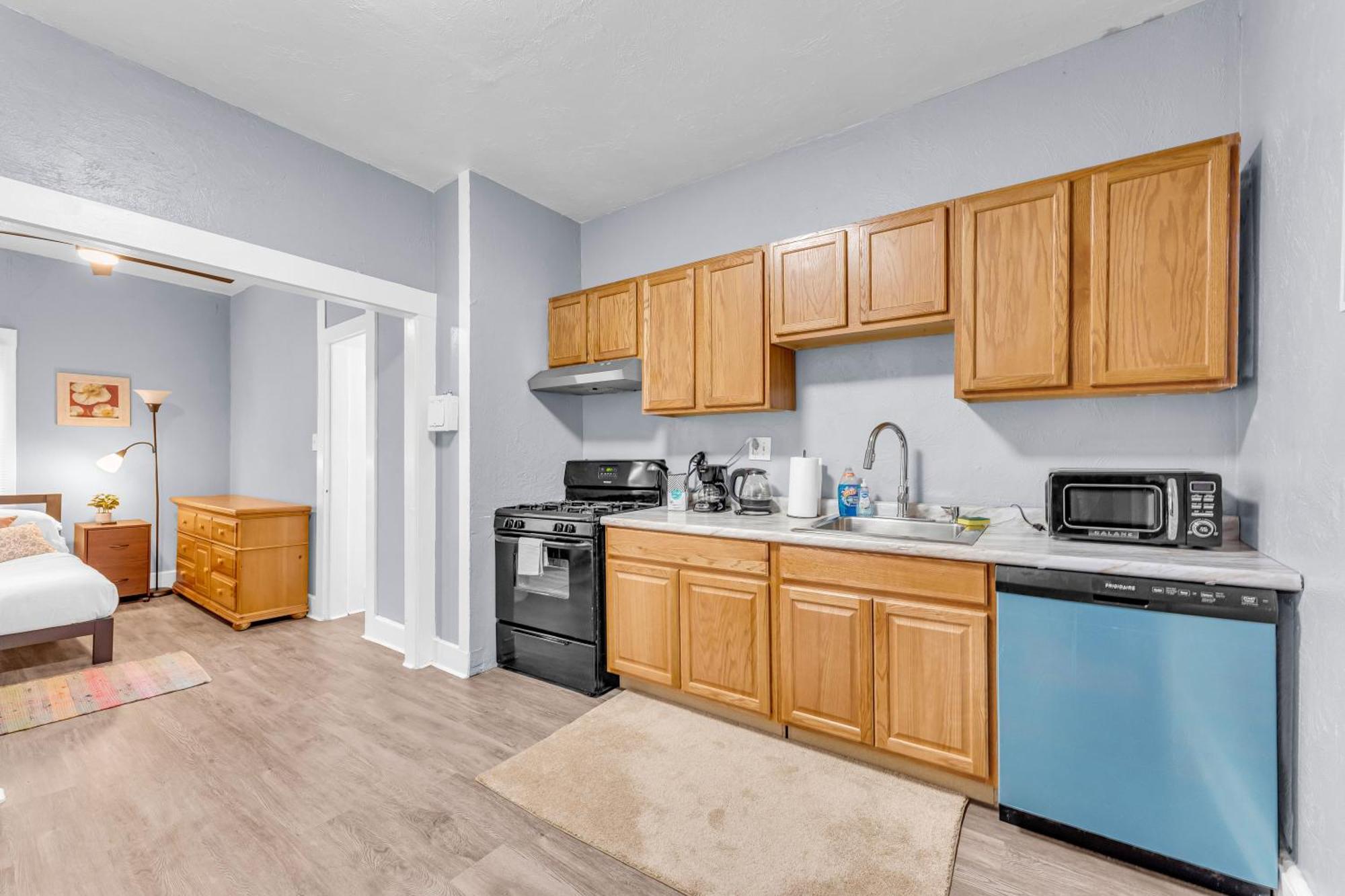 Historic Cozy Haven In Little Italy Apartment คลีฟแลนด์ ภายนอก รูปภาพ