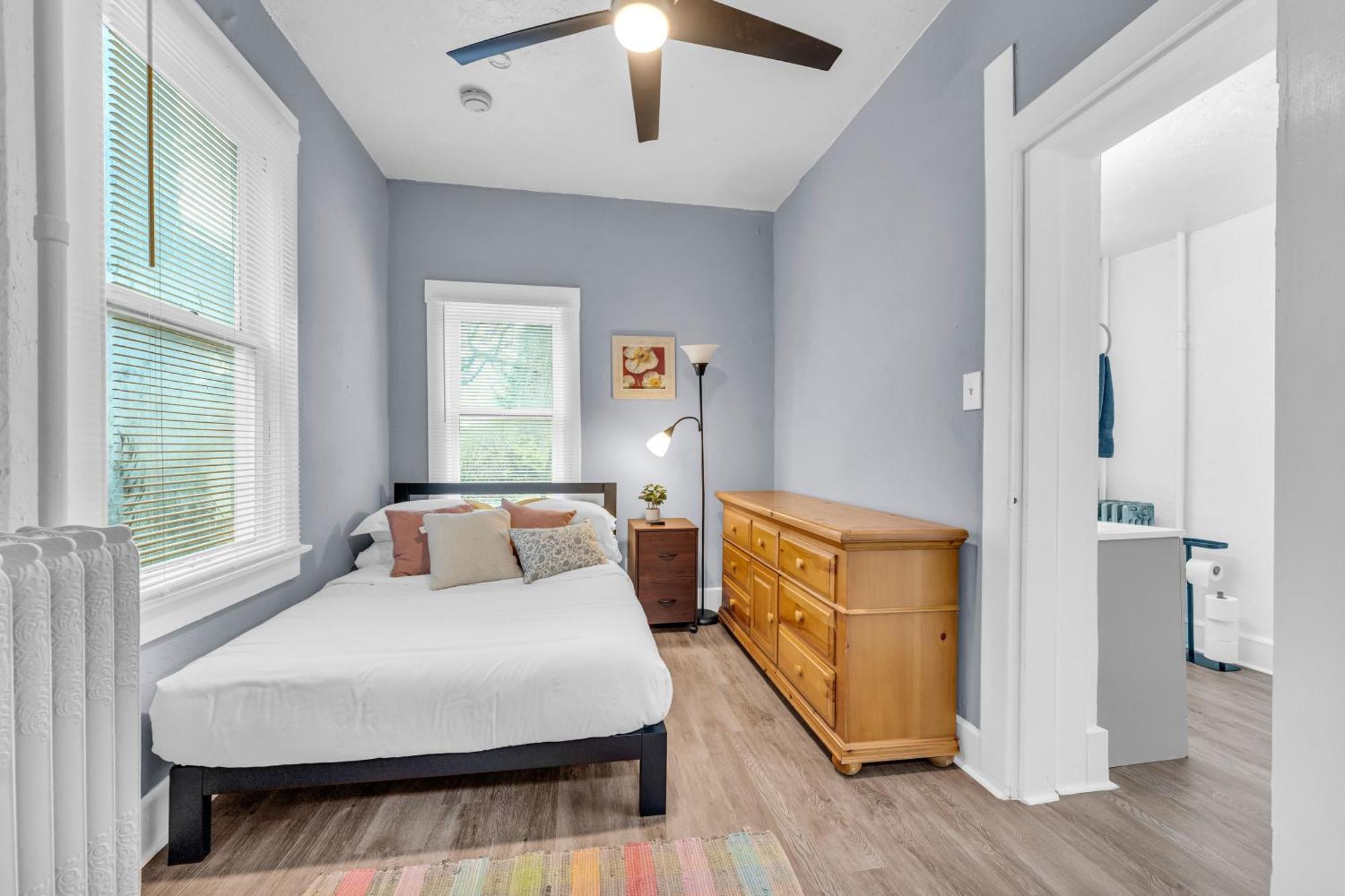 Historic Cozy Haven In Little Italy Apartment คลีฟแลนด์ ภายนอก รูปภาพ