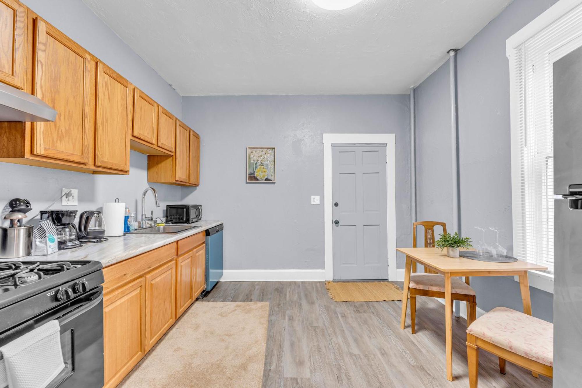 Historic Cozy Haven In Little Italy Apartment คลีฟแลนด์ ภายนอก รูปภาพ