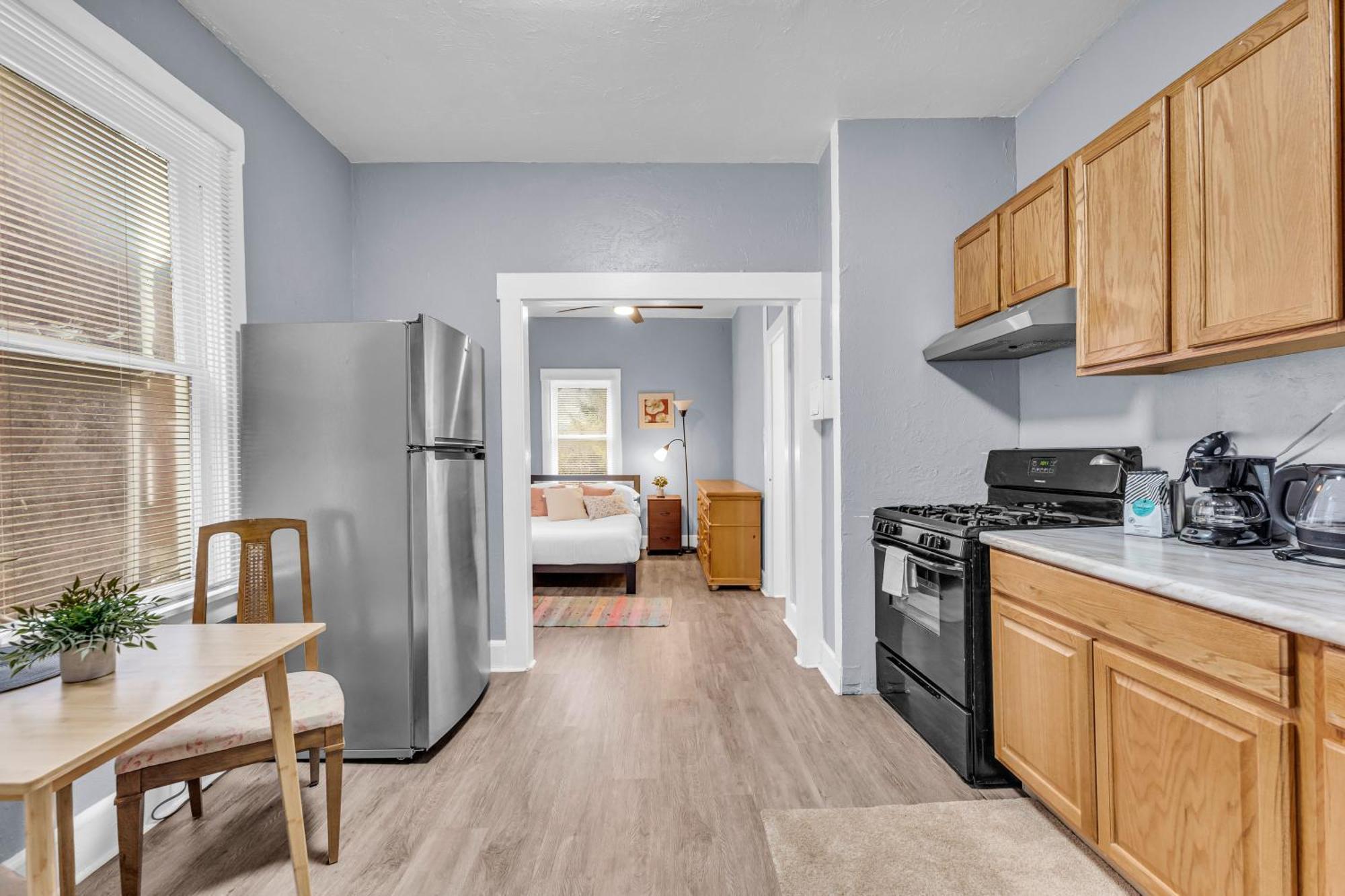 Historic Cozy Haven In Little Italy Apartment คลีฟแลนด์ ภายนอก รูปภาพ