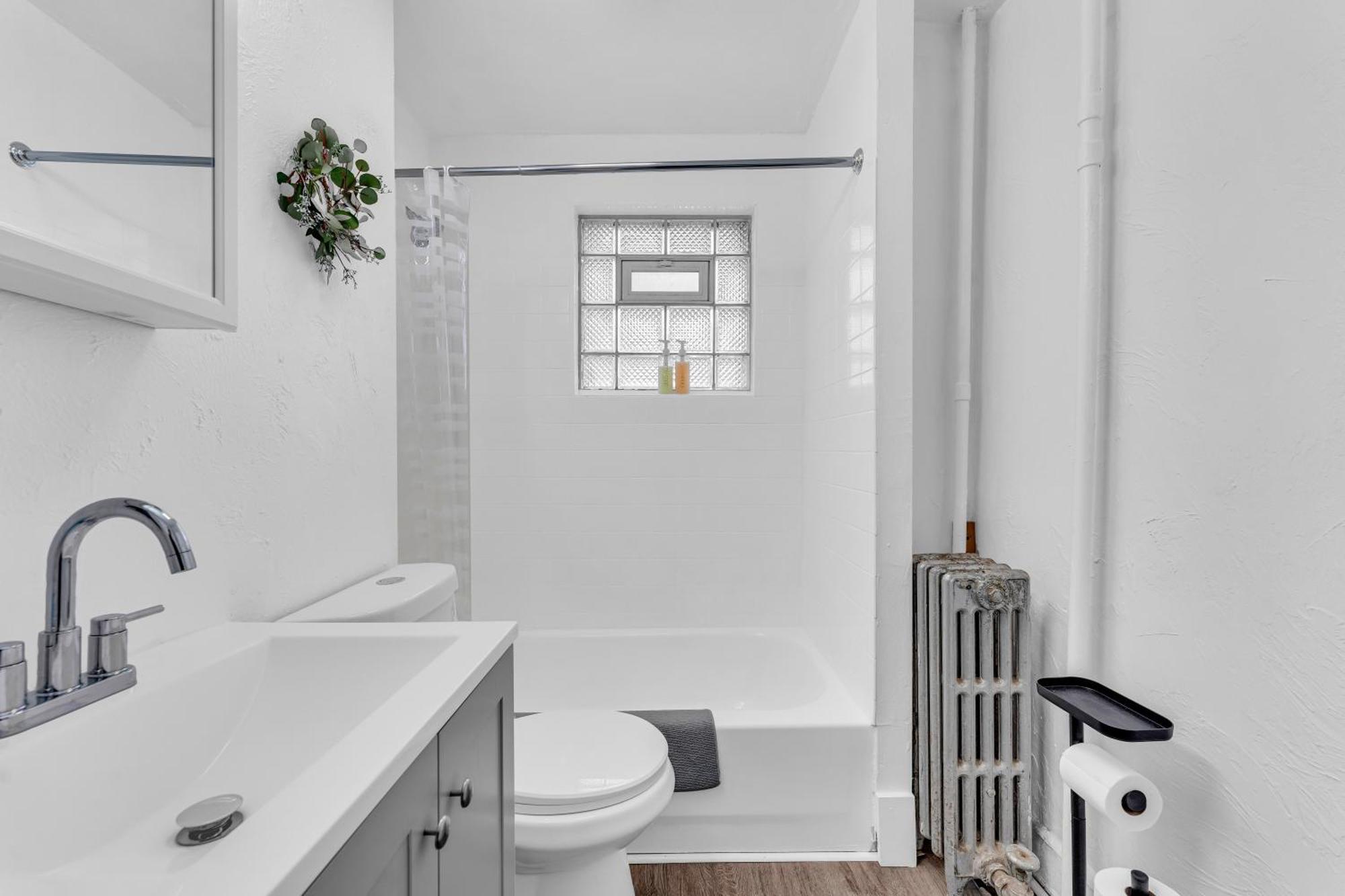Historic Cozy Haven In Little Italy Apartment คลีฟแลนด์ ภายนอก รูปภาพ