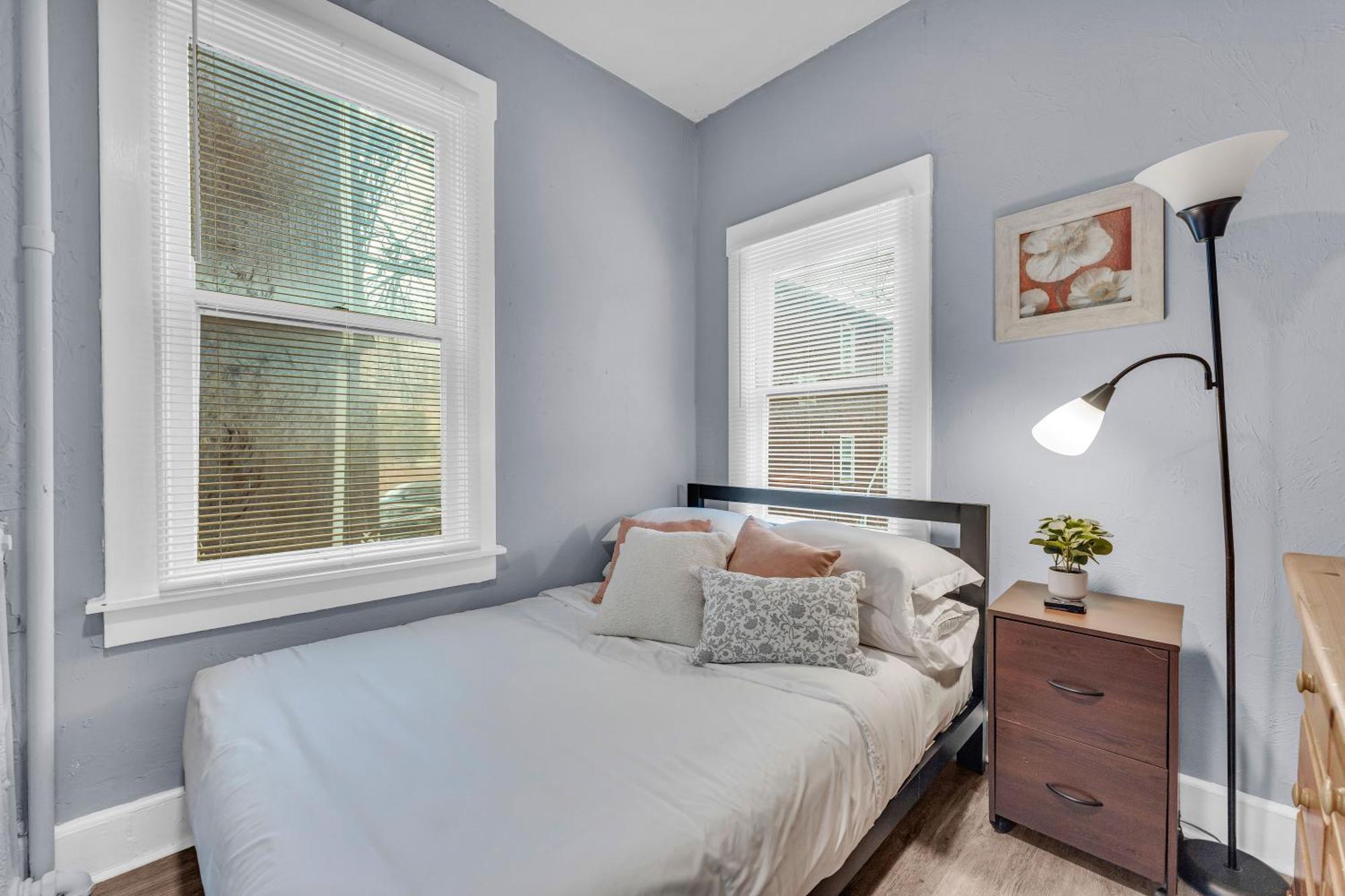 Historic Cozy Haven In Little Italy Apartment คลีฟแลนด์ ภายนอก รูปภาพ