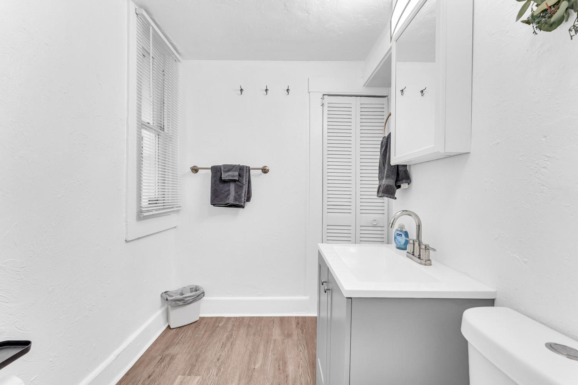 Historic Cozy Haven In Little Italy Apartment คลีฟแลนด์ ภายนอก รูปภาพ